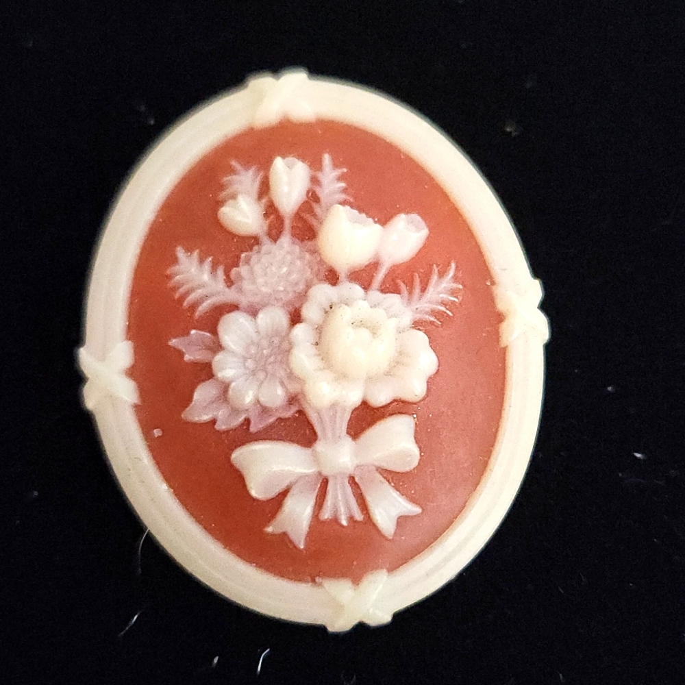 Vintage gorgeous 3d brooch, Ivory and dark orange color. Roses brooch pin